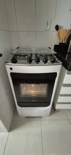 Fogão 4 bocas a gás com acendedor automático BIVOLT