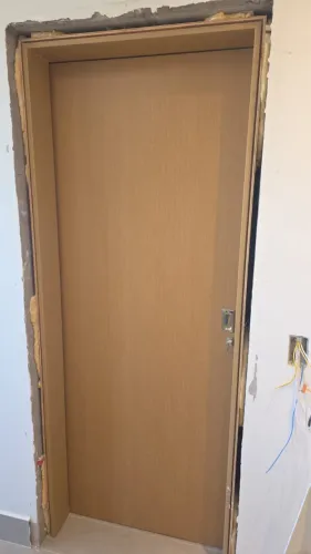 Porta de Correr Pormade cor Freijo 0,8x2,1m completa com trilho e guarnições