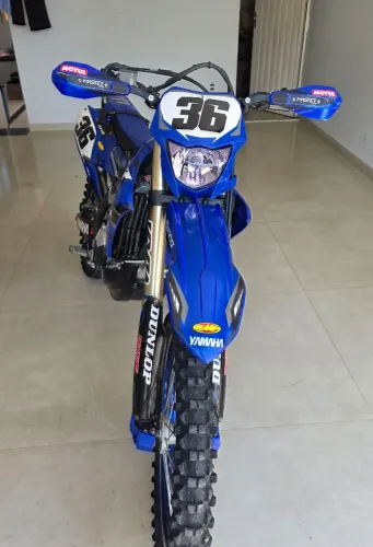 WR muito bem cuidada e baixo km
