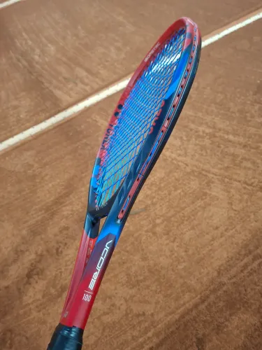 Raquete de tênis Yonex vcore 100 (Modelo João Fonseca))