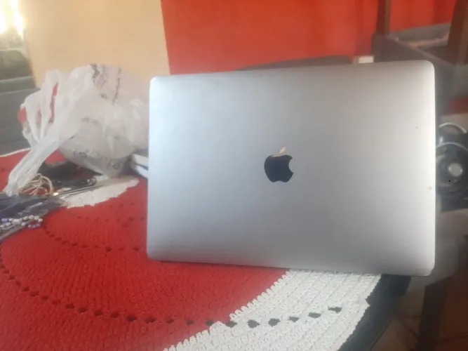 Macbook 13 pro sem marca de uso