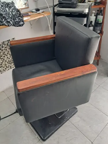Duas Cadeira de Cabeleireiro Salão
