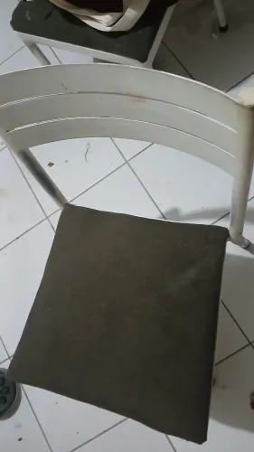 2 cadeiras de ferro acolchoadas