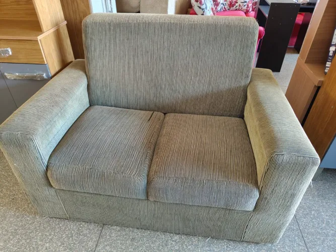 Sofá de 2 lugares 