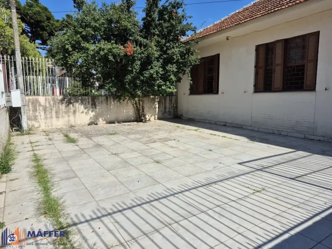 Casa Residencial de 4 Quartos com Piscina e Churrasqueira em Porto Alegre