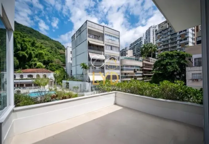 Parte baixa do Alto Leblon, Cobertura Triplex Reformada, 3 Suítes e Vista para o Verde