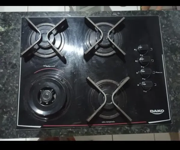 Fogão Cooktop 4 bocas faltando uma grelha