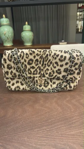 Bolsa Chanel EXCLUSIVÍSSIMA CAPA SITE DA MARCA MODELO FLAP ONÇA