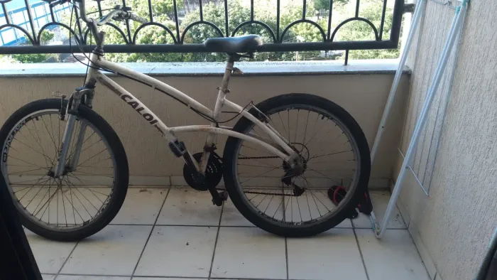 Vende ,se bicicleta concervada em boas condições calor brancoa
