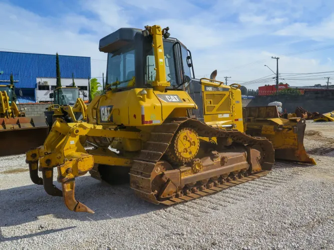 Trator de esteiras CATERPILLAR D6N 2013 com 12.500h de operação