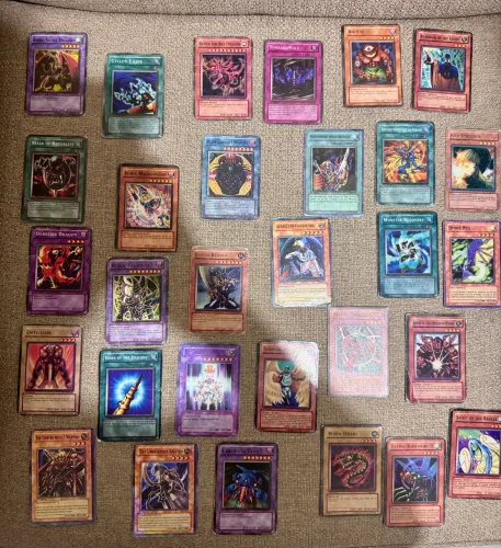 CARTAS YU-GI-OH! - COM FEITICEIRA NEGRA (DARK MAGICIAN GIRL) E CARTAS CLÁSSICAS