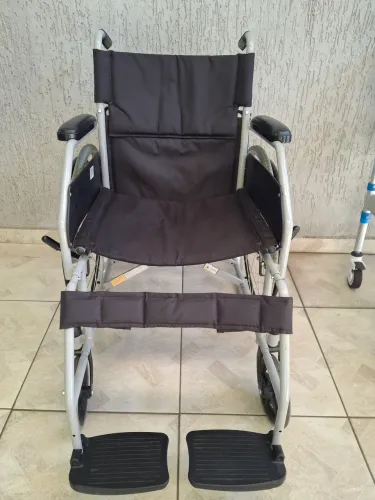 Cadeira de Rodas Dellamed D400 - Super Conservada (Pouco Uso)