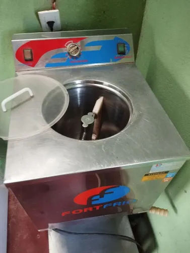 Vende-se essa máquina de fazer sorvete valor 5000