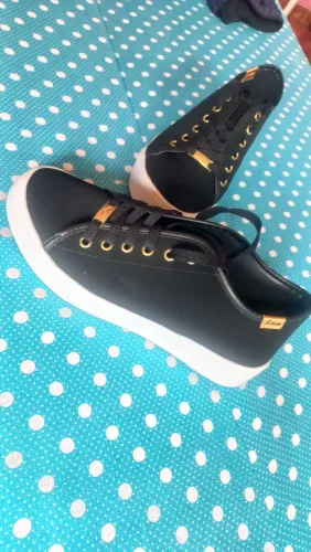 Tênis feminino casual Leila Soares.