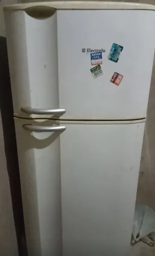 GELADEIRA ELETROLUX. PAROU DE FUNCIONAR ZN! *