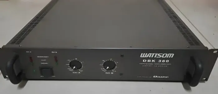 Amplificador de potência profissional Wattsom DBK 360, produzido pela Ciclotron
