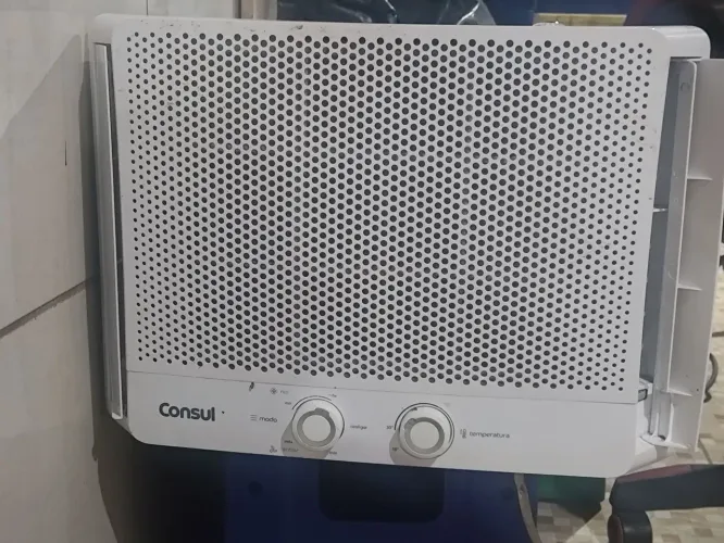 Ar condicionado tipo janela- Retirar peça