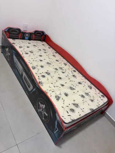 Cama infantil carro tamanho solteiro