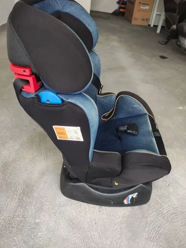 Vende-se esse bebê conforto. Contato *08
