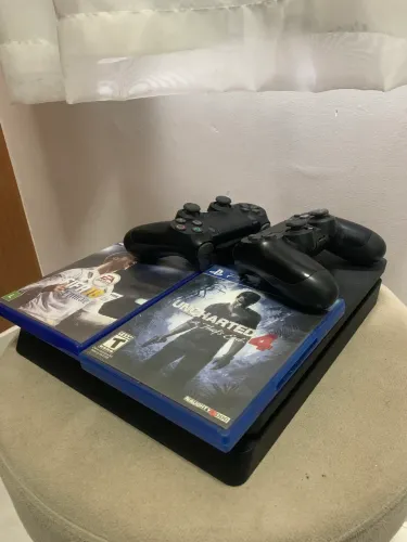 PS4 + 2 Jogos + 2 Controles
