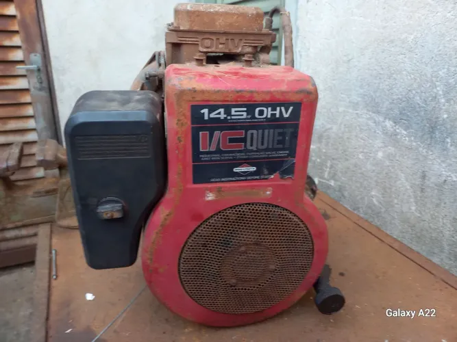 motor a gasolina , 14, 5 hp , parado a 5 anos , porem não  esta travado, parou funcionando