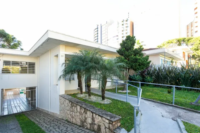Casa comercial no Mercês - ARYA 1