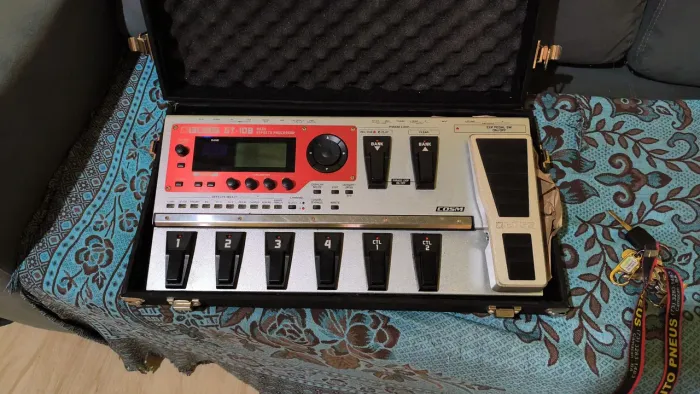 Pedaleira GT10B Boss 