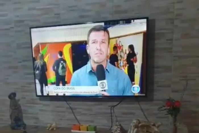 TV Samsung 4k un55mu6100g (display defeito)