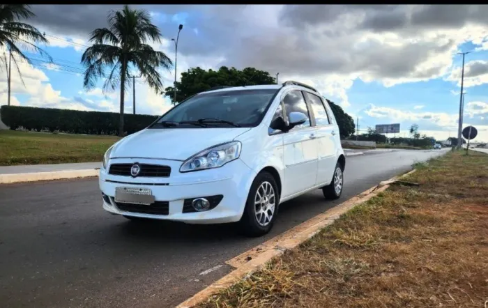 Fiat Idea Essence Dualogic 1.6 Flex 16V 5P 2012