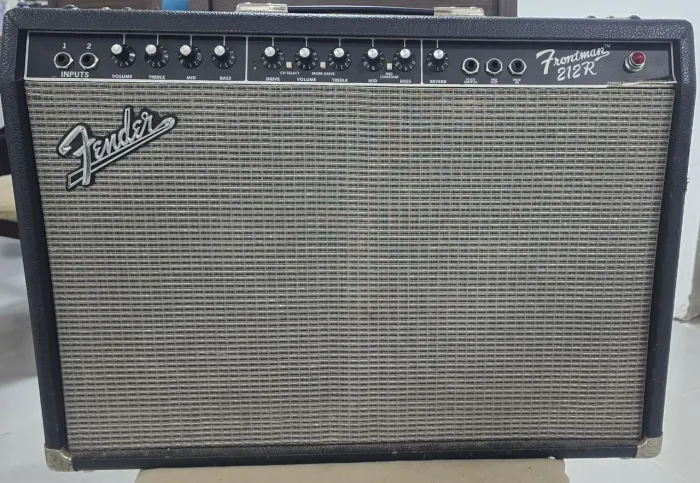 Cubo Fender Frontman 212R em estado impecável!