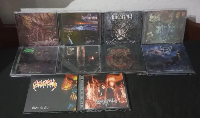 CDs seminovos e zerados.