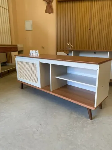 Elegância e Organização: Rack Camile para TV até 60 Polegadas com 2 Portas e 1 Gaveta