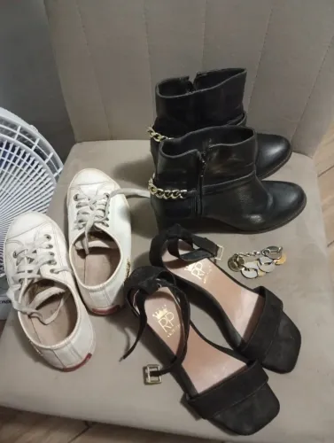 Todos Sapatos femininos e pulseira inclusa.