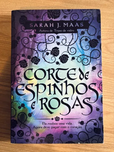 Livro Corte de Espinhos e Rosas | Sarah J. Maas