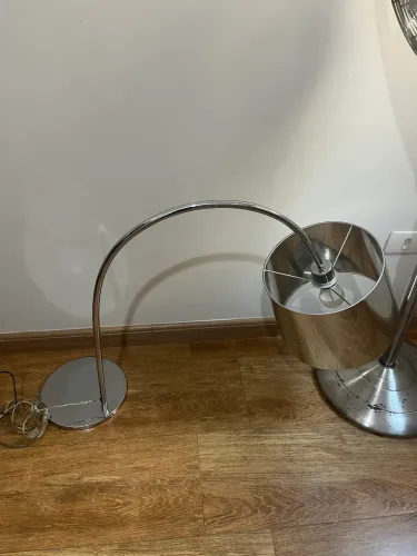 Luminária em alumínio em arco modelo contemporâneo!