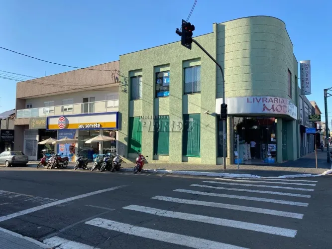 Imóvel comercial e residencial à venda na Rua Interventor Manoel Ribas, no centro de Rolân