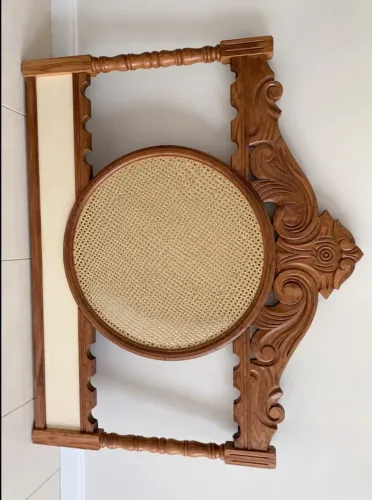 Cabeceira de cama em madeira maciça