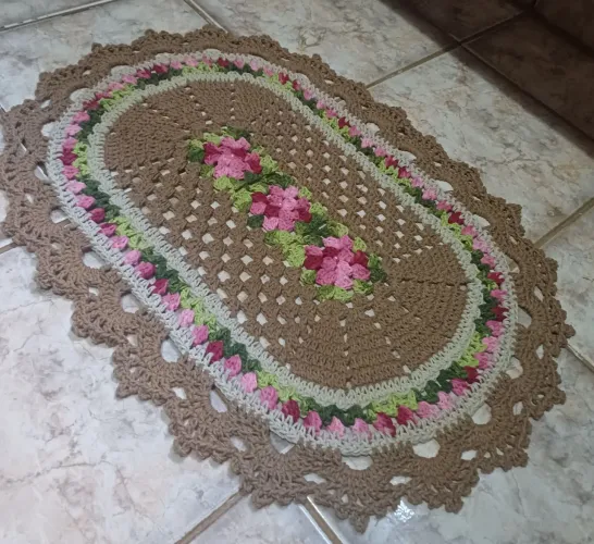 Tapete oval em crochê