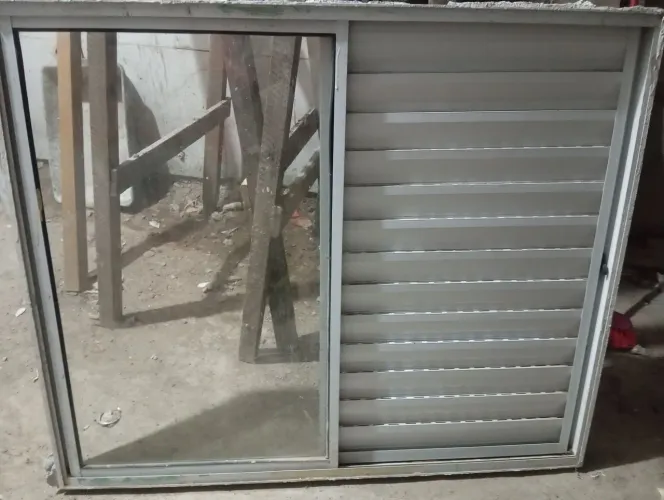 Vende se janela de vidro alumínio branco 1.20x1.00com