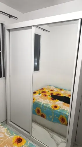 Guarda-Roupa 2 Portas Deslizantes com Espelho Branco - Semi-Novo