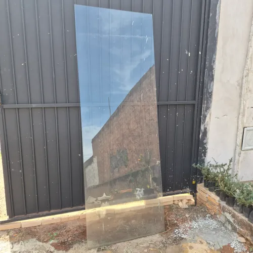 Vidro grande de porta - doação