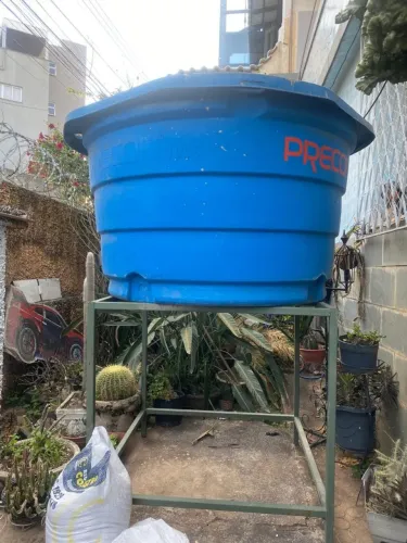 Vendo caixa d'água 1000L com suporte
