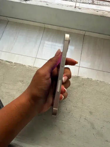 iPhone 13 (256GB) impecável