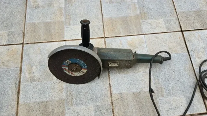 Esmerilhadeira angular Bosh 1600W  220V