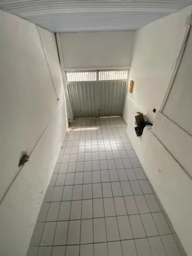 Casa comercial na rua do sol , 2 qts, garagem + despensa frente ao sindicato dos bancarios