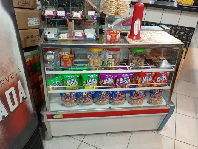 VENDO OU TROCO ESSE FRIZER SECO EXPOSITOR SEMI NOVO