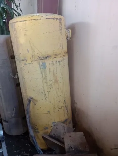 Vendo Um Tanque de reserva para caminhão