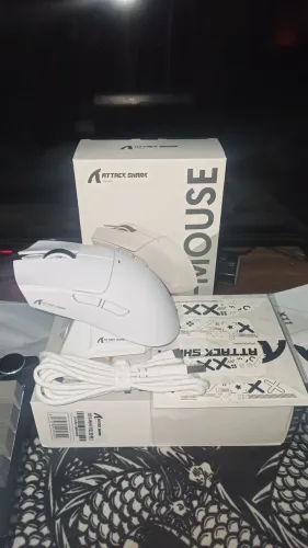 Mouse attack shark x11 com dock de carregamento -BRANCO LACRADO