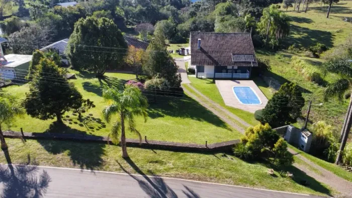Belo sítio na localidade de Treze Colônias ? conforto, espaço e qualidade de vida