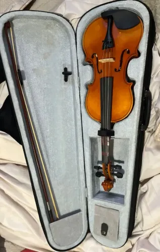 Vende -se um excelente violino